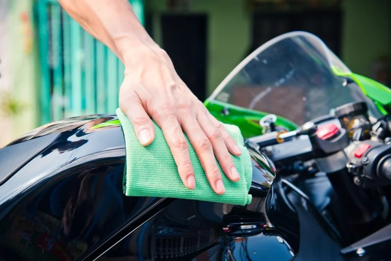 Cómo limpiar una moto: paso a paso