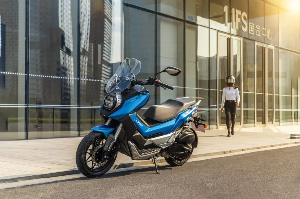 Lifan KPV 150: una scooter futurista