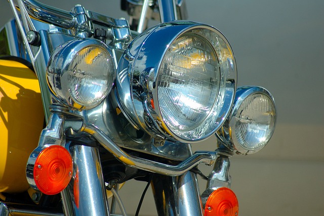 Tips para conducir o viajar en moto de noche - Galgo