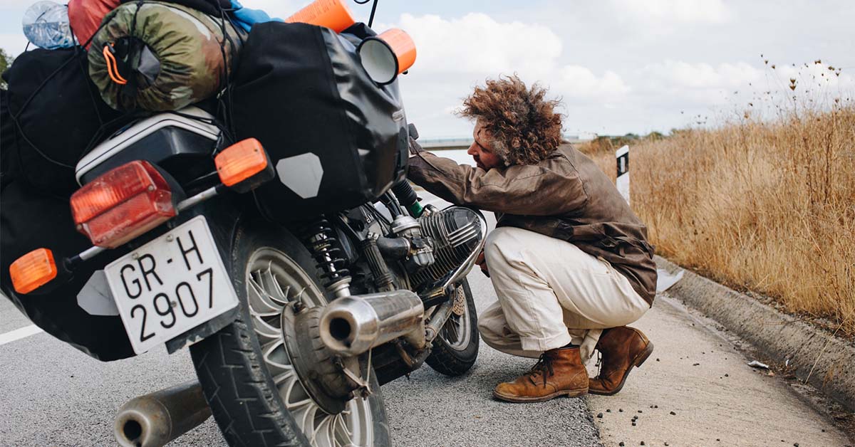 La importancia de usar el casco cuando viajas en moto