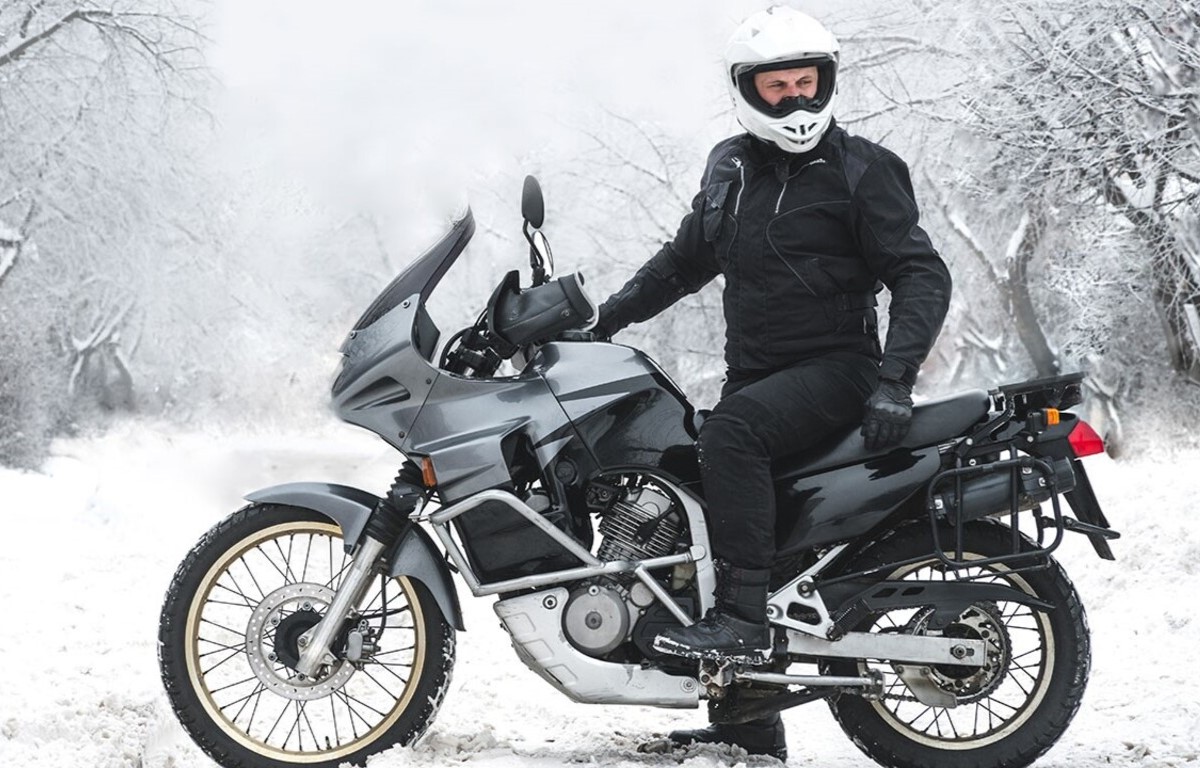 Cómo elegir las mejores botas de moto para el invierno