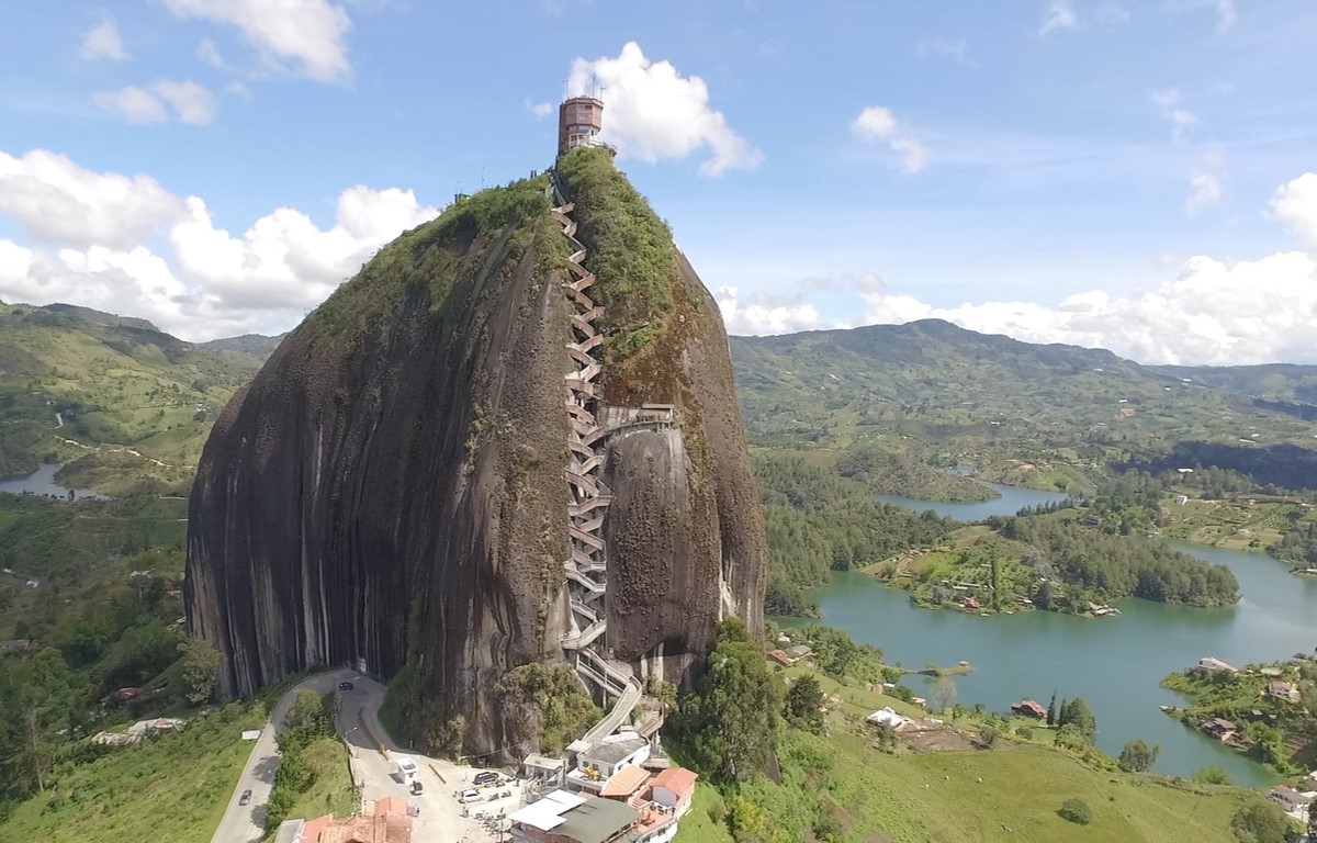 viajar por Colombia - Guatapé