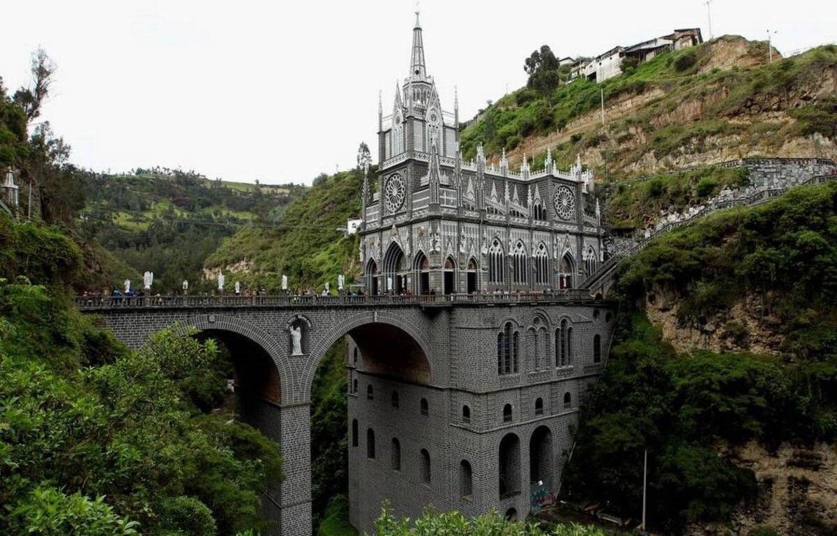 viajar por Colombia - Santuario de las Lajas