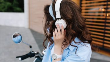 Escuchando_musica_en_Moto